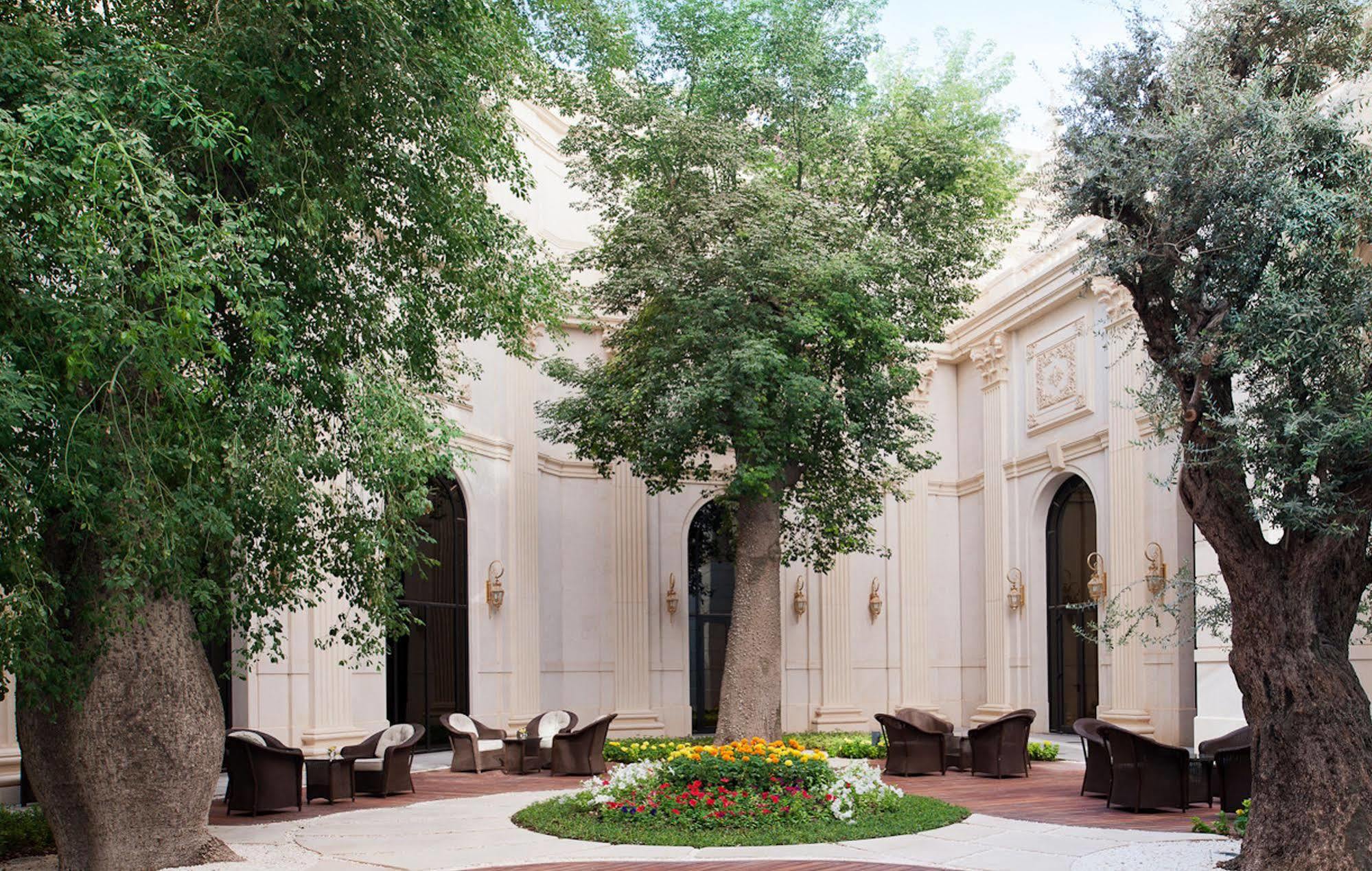 The Ritz-carlton,